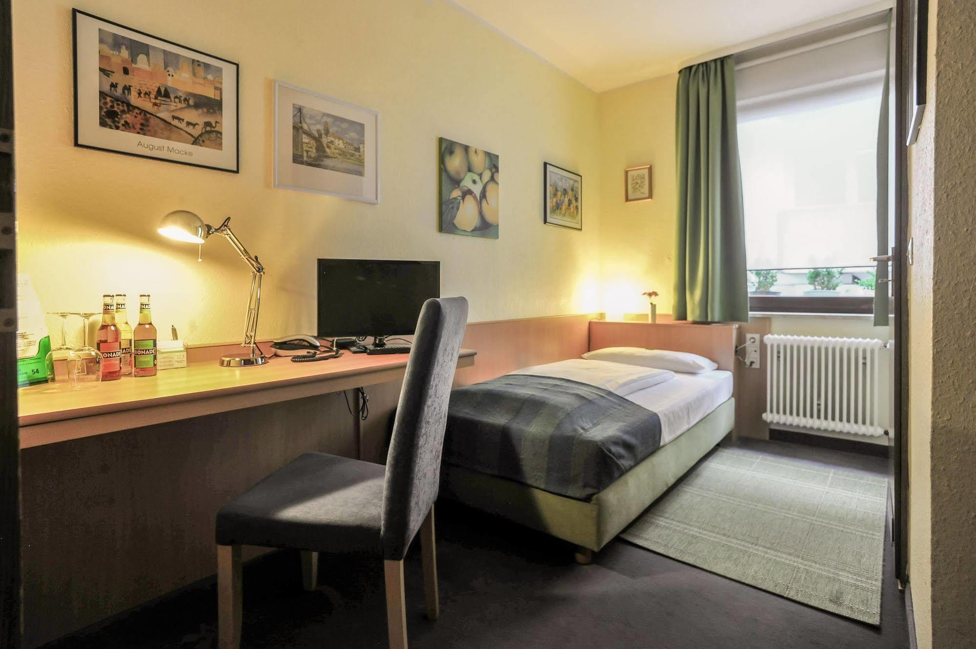 City Hotel Fellbach 24H Check-In Exteriör bild